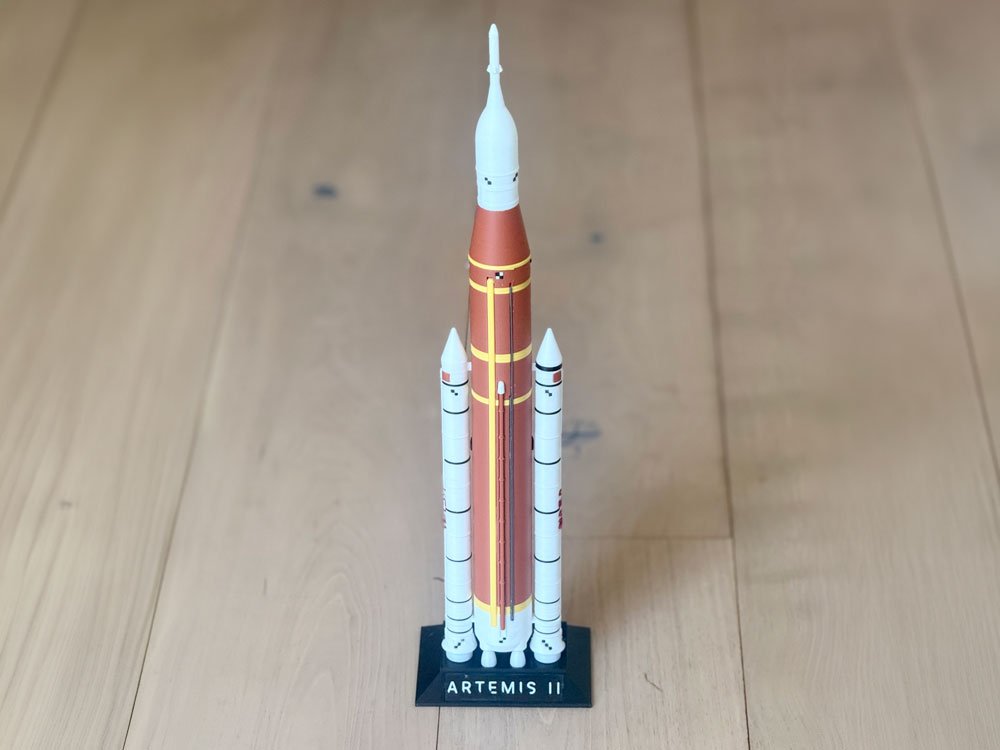 Artemis II SLS Rocket 1:200